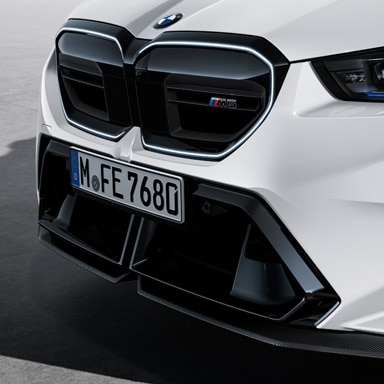 M-Performance-Carbon-Front-Splitter-Left-Right-G90-G99-M5-white-installed-sm.jpg